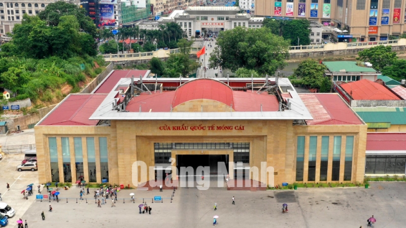 Cửa khẩu quốc tế Móng Cái là nơi thông thương với Khu tự trị dân tộc Choang Quảng Tây (Trung Quốc) (9-2018). Ảnh: Hùng Sơn