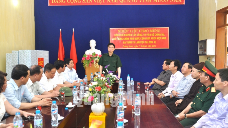 Thủ tướng Nguyễn Tấn Dũng phát biểu chỉ đạo trong chuyến thị sát.