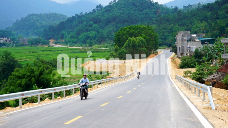 Tuyến đường Bình Liêu - Húc Động được đầu tư khang trang, rộng rãi (9-2020). Ảnh: Nguyễn Thanh
