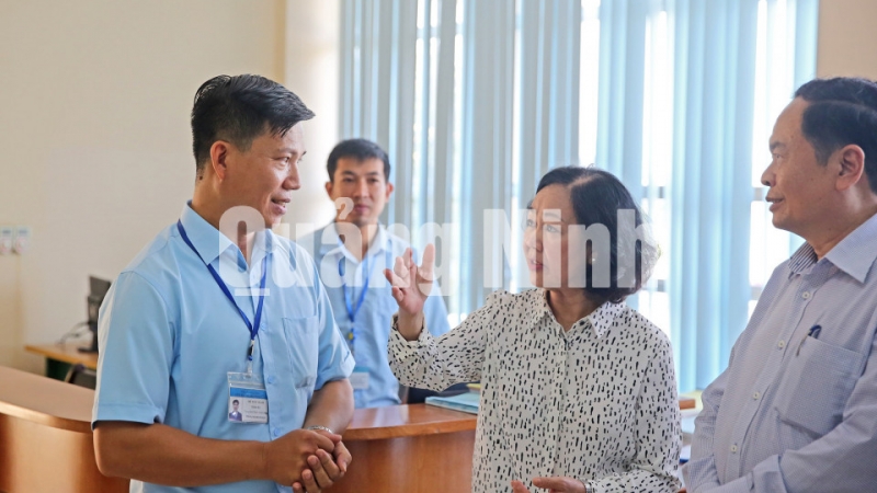 Đoàn công tác tới thăm Trung tâm Hành chính công TP Móng Cái (8-2018). Ảnh: Hùng Sơn