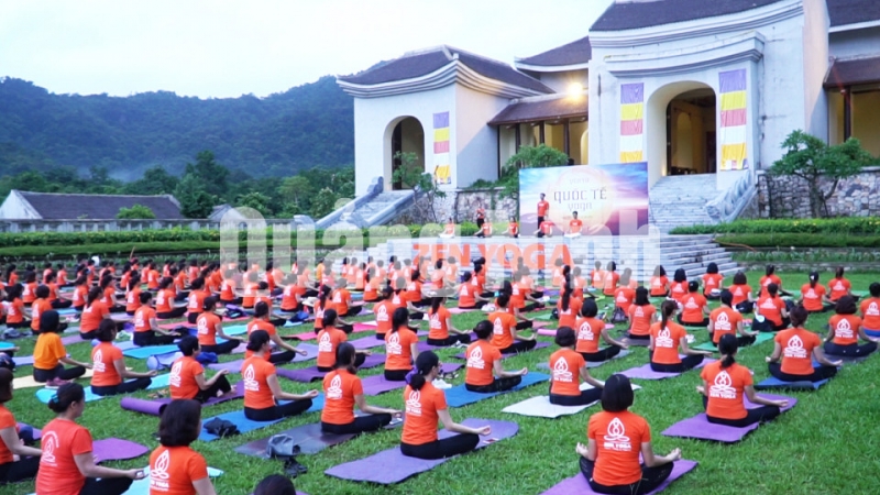 Yoga Việt - Kết nối tinh thần Việt tại Khu Di tích lịch sử và danh thắng Yên Tử (7-2020). Ảnh: Phạm Học