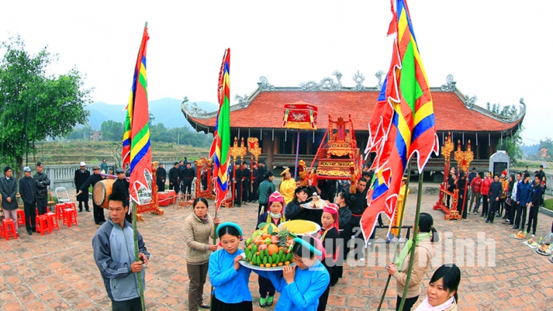 Nghi lễ tế Thần Hoàng Cần tại hội đình Lục Nà (12-2015). Ảnh: Đỗ Giang