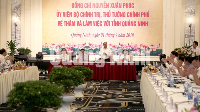 Thủ tướng Nguyễn Xuân Phúc chủ trì buổi làm việc với Ban Thường vụ Tỉnh ủy Quảng Ninh (9-2018). Ảnh: Đỗ Giang
