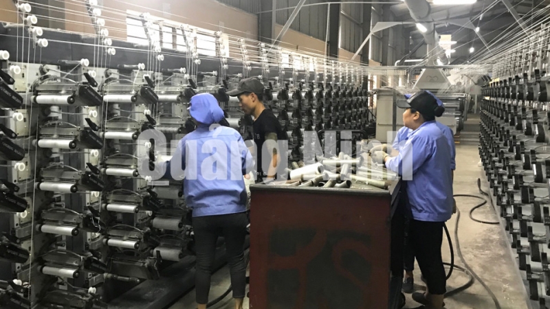 Phân xưởng sản xuất sợi nhựa từ hạt nhựa tổng hợp của Công ty TNHH Bao bì quốc tế Bình An Việt Nam (9-2018). Ảnh: Khánh Giang