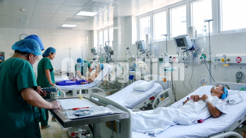 Bệnh nhân sau khi mổ tim được chăm sóc tại phòng hậu phẫu BVĐK tỉnh (7-2020). Ảnh: Nguyễn Hoa