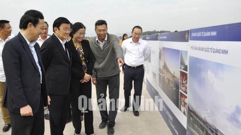 Nguyên Chủ tịch nước Trương Tấn Sang kiểm tra tiến độ dự án Cảng hàng không Quảng Ninh.