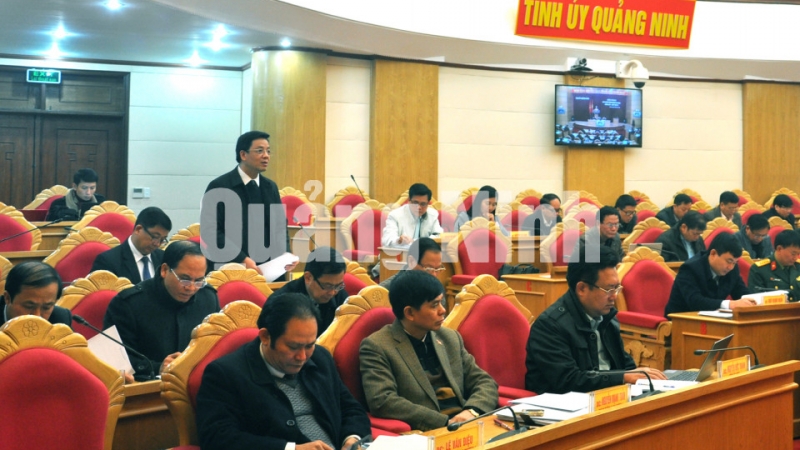 Đại biểu phát biểu tham gia ý kiến vào dự thảo Nghị quyết tại Hội nghị (1-2018). Ảnh: Nguyễn Thanh