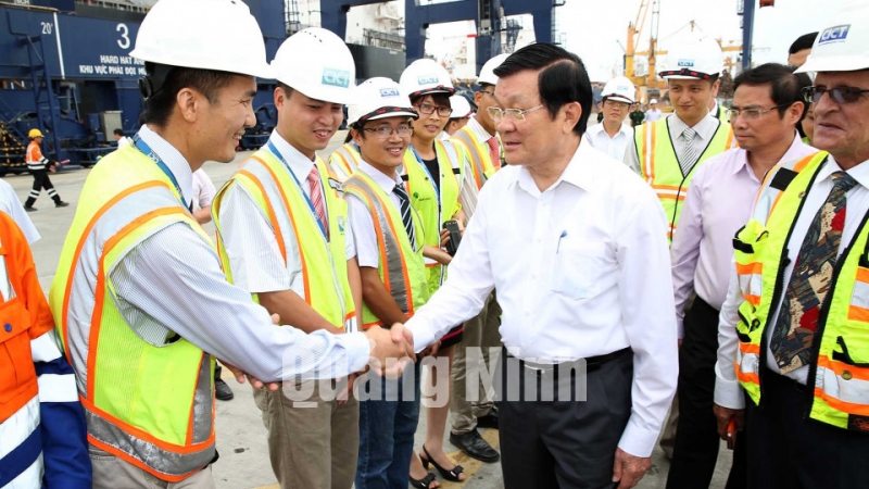 Chủ tịch nước Trương Tấn Sang thăm Công ty TNHH Cảng container quốc tế Cái Lân.