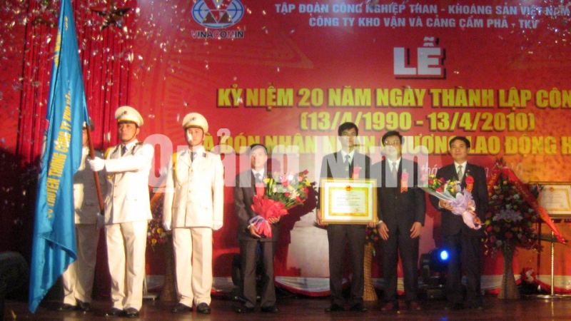 Công ty Kho vận và Cảng Cẩm Phả - TKV đã tổ chức kỷ niệm 20 năm ngày thành lập, 13-4 (1990-2010) và đón nhận Huân chương Lao Động hạng Ba cho các tập thể, cá nhân trong đơn vị.