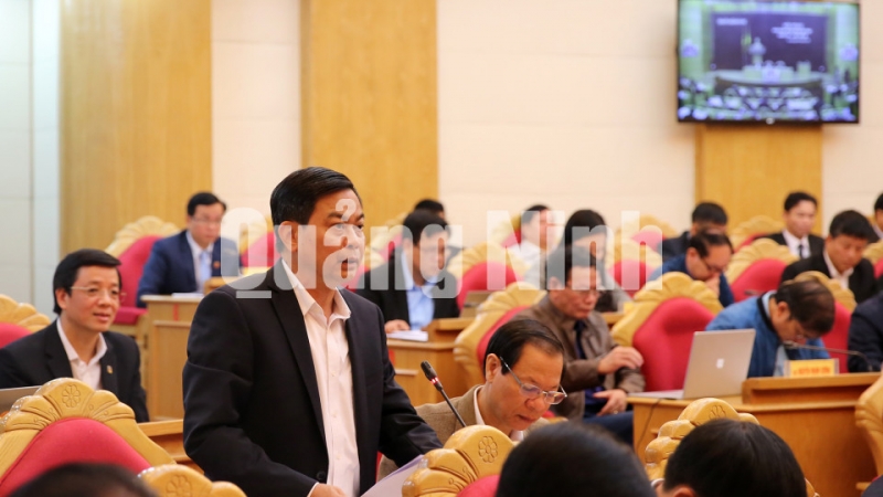 Bí thư Thành ủy Hạ Long Trần Đức Lâm tham gia ý kiến tại Hội nghị.