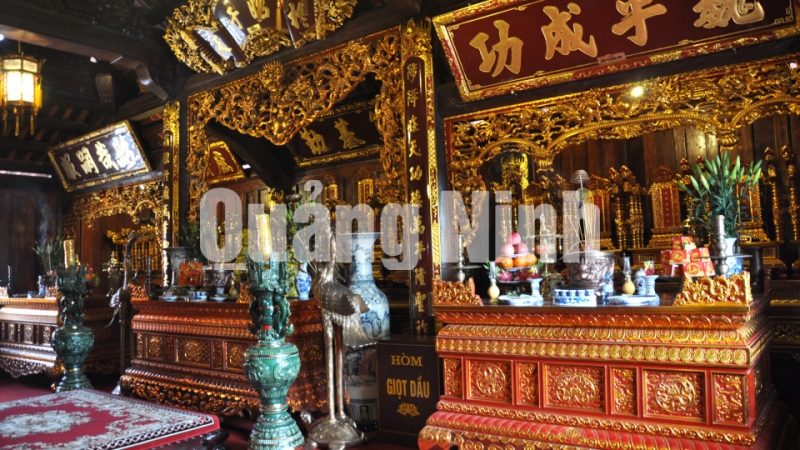 Nội thất thờ tự của Thái Miếu được sơn son thiếp vàng (2-2018). Ảnh: Phan Hằng