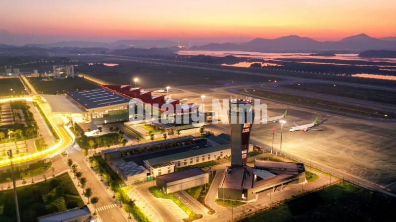 Cảng hàng không quốc tế Vân Đồn về đêm (1-2021). Ảnh: Ngân Thủy