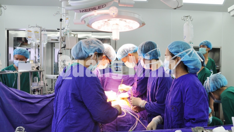 Ca phẫu thuật tim hở đầu tiên tại Bệnh viện (tháng 5-2016). Ảnh: Hoàng Quý