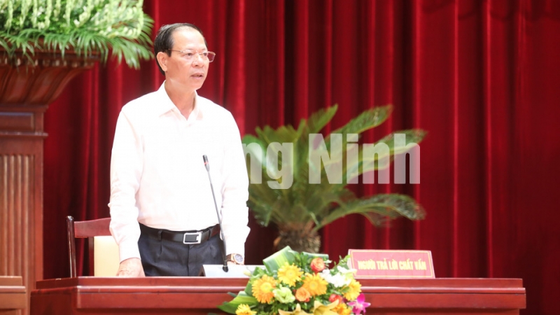 Đồng chí Nguyễn Ngọc Thu, Giám đốc Sở TNMT trả lời chất vấn của đại biểu HĐND tỉnh (7-2020). Ảnh: Đỗ Phương