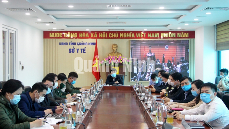 Chủ tịch UBND tỉnh Nguyễn Tường Văn, Phó Ban Chỉ đạo cấp tỉnh phòng, chống dịch Covid-19 chủ trì tại điểm cầu Quảng Ninh (1-2021). Ảnh: Thu Chung