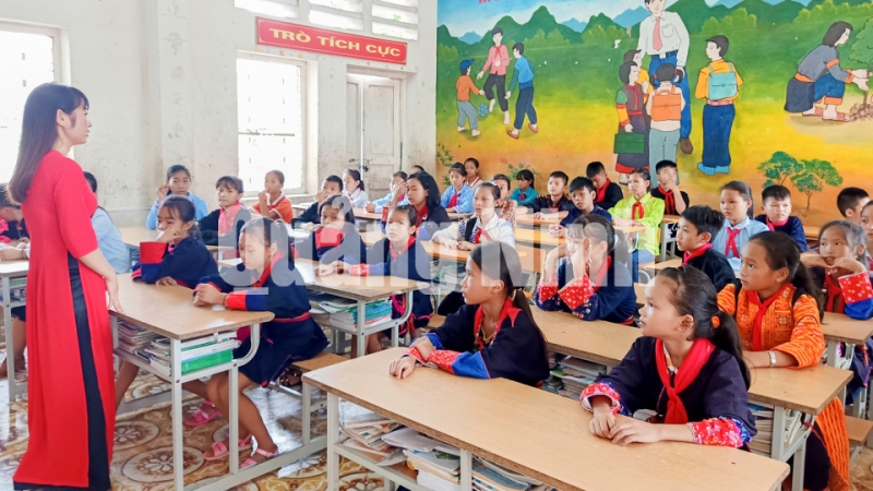 Lớp học của các em học sinh Trường Phổ thông dân tộc nội trú huyện Ba Chẽ (9-2019). Ảnh: Hoàng Giang