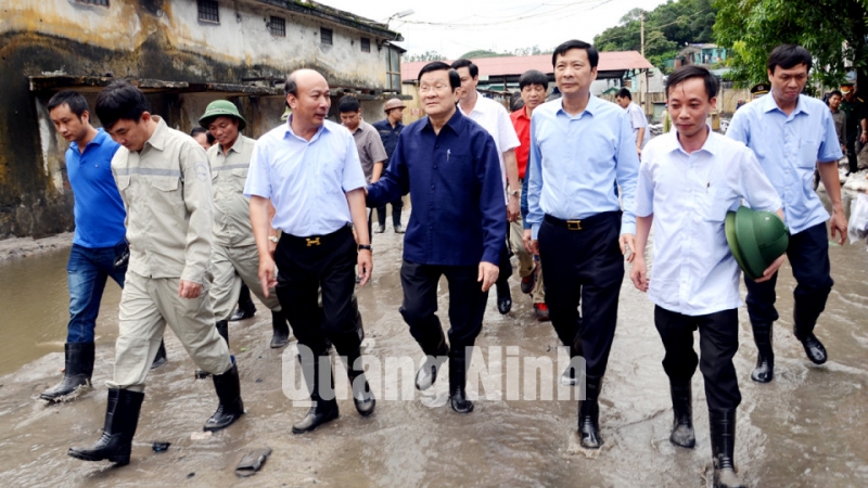 Chủ tịch nước Trương Tấn Sang trực tiếp kiểm tra công tác khắc phục hậu quả mưa lũ tại Công ty CP Than Mông Dương