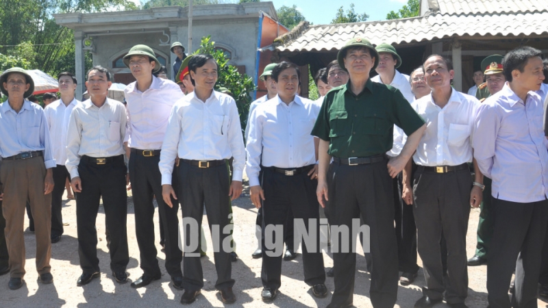 Thủ tướng Nguyễn Tấn Dũng khảo sát Vân Đồn