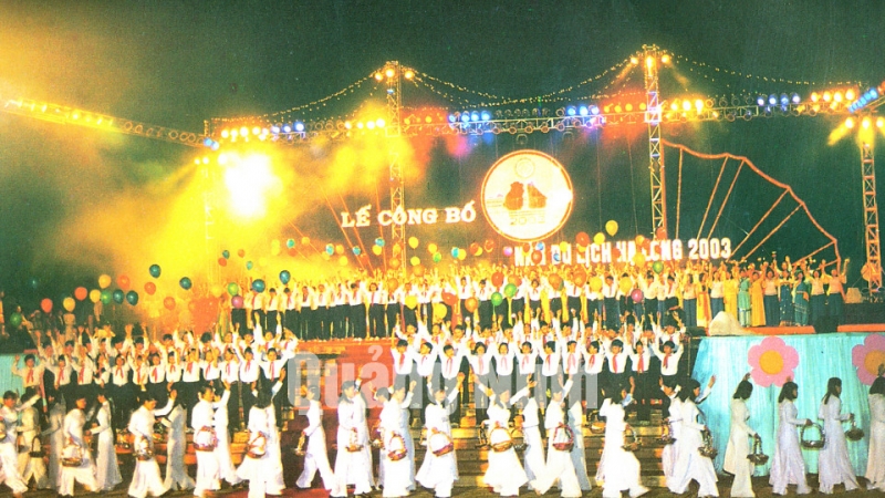 Lễ công bố Năm Du lịch Hạ Long 2003. Ảnh: Đoàn Đức Chính