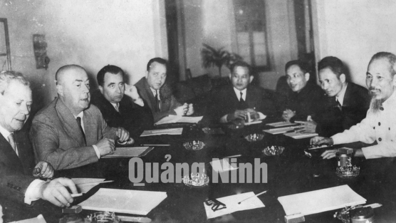 Chính phủ Việt Nam ký hiệp định với Ba Lan xây dựng Nhà máy Đóng tàu Hạ Long cho Việt Nam.