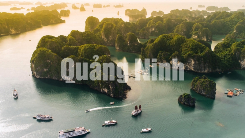 Vịnh Hạ Long - một trong những điểm đến hấp dẫn nhất Việt Nam (3-2020). Ảnh: Đỗ Phương