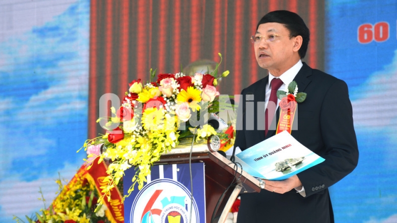 Đồng chí Nguyễn Xuân Ký, Bí thư Tỉnh ủy, Chủ tịch HĐND tỉnh, phát biểu tại buổi lễ (11-2019). Ảnh: Lan Anh