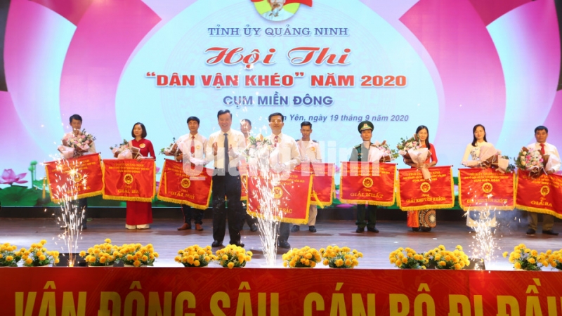 Đội thi Đảng bộ thành phố Móng Cái giành giải xuất sắc Hội thi Dân vận khéo tỉnh Quảng Ninh năm 2020 cụm miền Đông (9-2020). Ảnh: Khánh Giang