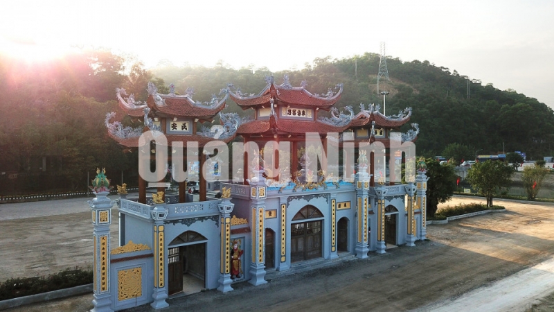 Cổng đền Cặp Tiên (2-2020). Ảnh: Đỗ Giang