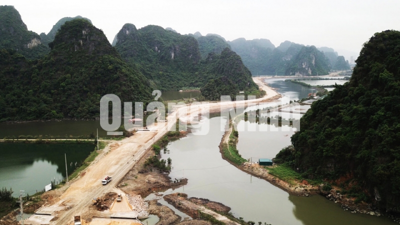 Toàn tuyến đường bao biển Hạ Long - Cẩm Phả đoạn qua TP Cẩm Phả (4-2020). Ảnh: Đỗ Phương
