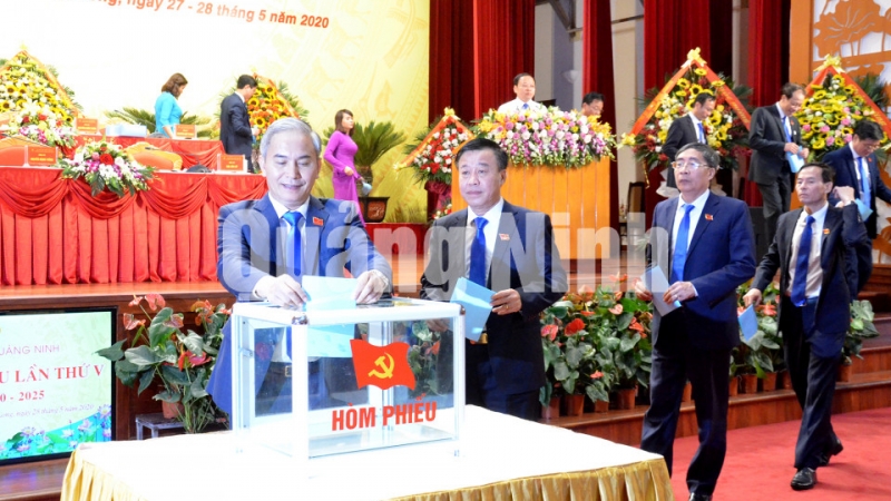 Các đại biểu tiến hành bầu Ban Chấp hành Đảng bộ Than Quảng Ninh, nhiệm kỳ 2020-2025 (5-2020). Ảnh: Thu Chung