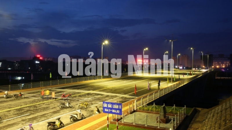 Ngày 1-12-2016, hoàn thành thi công cầu Bắc Luân II. Ảnh: Hùng Sơn