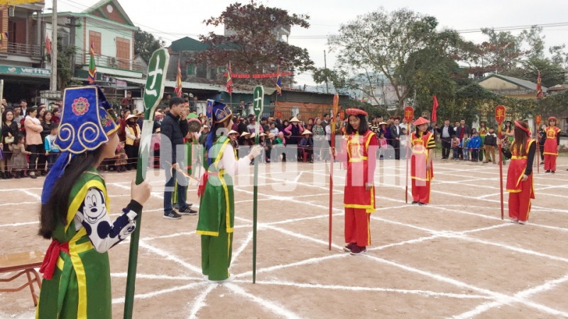 Hội cờ người truyền thống vào mùng 2 tết tại xã Đài Xuyên (Vân Đồn) (2-2018). Ảnh: Vũ Dũng (Đài Vân Đồn).