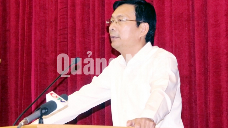 Đồng chí Nguyễn Văn Đọc, Bí thư Tỉnh ủy, Chủ tịch HĐND tỉnh phát biểu tại Hội nghị BCH Đảng bộ tỉnh lần thứ 17.