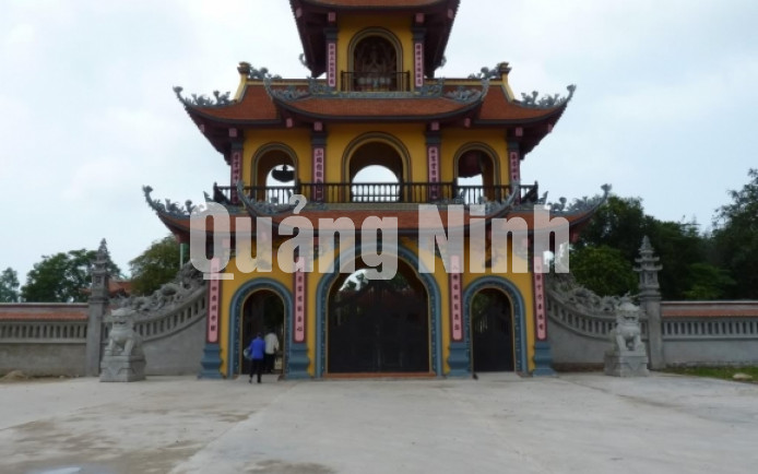 Tam quan chùa Nam Thọ