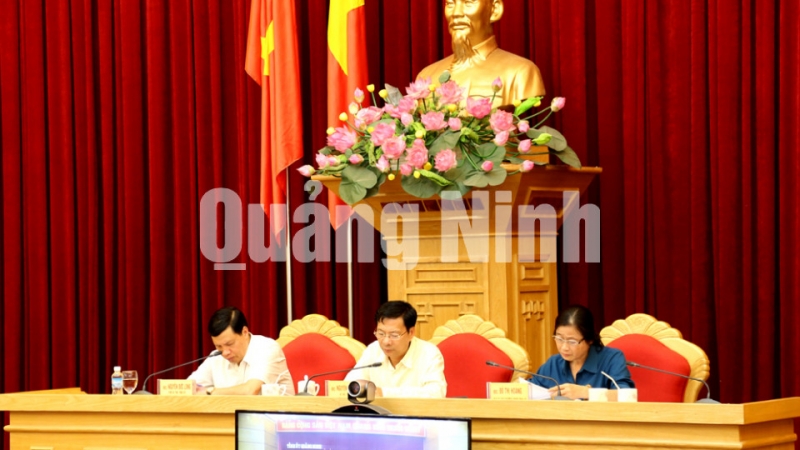 Các đồng chí lãnh đạo tỉnh điều hành hội nghị (7-2018). Ảnh: Nguyễn Huế