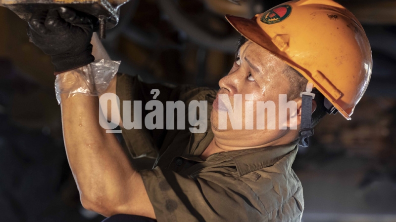 Thợ sửa chữa (Công ty Than Cao Sơn) (5-2020). Ảnh: Dương Phượng Đại