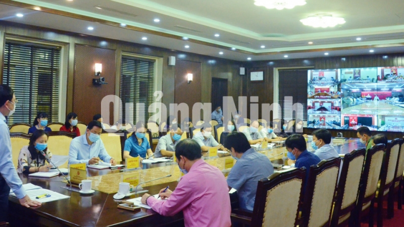 Bí thư Tỉnh ủy Nguyễn Xuân Ký chỉ đạo tại cuộc họp trực tuyến tới 13 địa phương trên toàn tỉnh về công tác chuẩn bị Kỳ thi tốt nghiệp THPT năm 2020 (8-2020). Ảnh: Nguyễn Thanh
