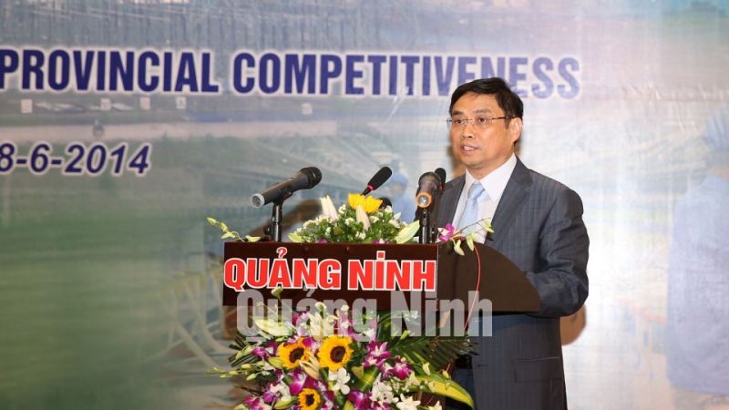 Đồng chí Phạm Minh Chính, Ủy viên Trung ương Đảng, Bí thư Tỉnh ủy phát biểu tại hội nghị.
