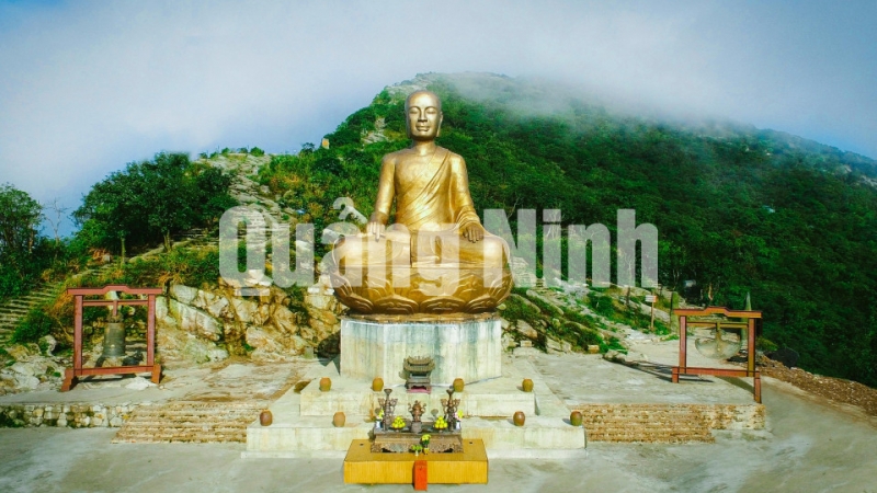 Tượng Phật hoàng Trần Nhân Tông (1-2020). Ảnh: Trung tâm Văn hóa Trúc Lâm Yên Tử