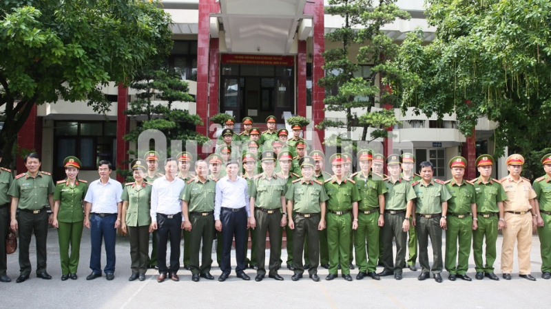 Bộ trưởng Bộ Công an Tô Lâm thăm trụ sở Công an TP Móng Cái (8-2019). Ảnh: Đỗ Phương