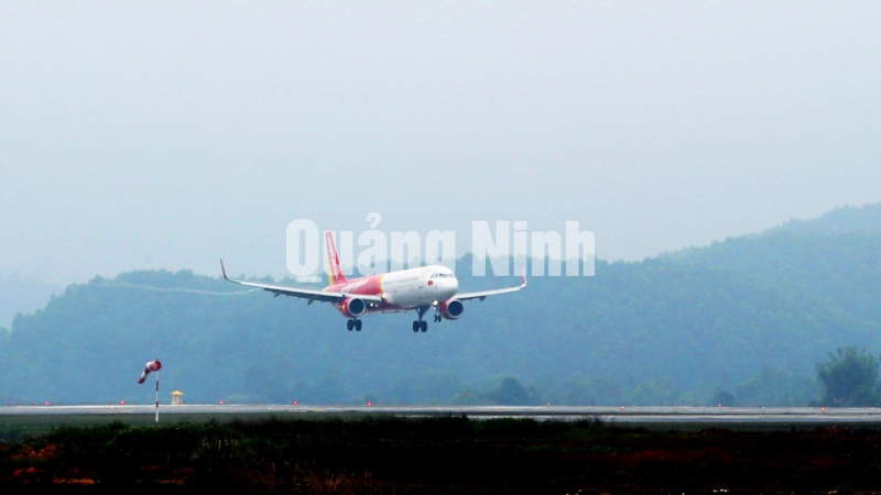 Đúng 11h30’ ngày 20-1-2019, chuyến bay đầu tiên của Vietjet Air mang số hiệu VJ A636 khởi hành từ sân bay Tân Sơn Nhất (TP Hồ Chí Minh) chở 172 hành khách đã đáp xuống Cảng hàng không quốc tế Vân. Ảnh: Đỗ Phương