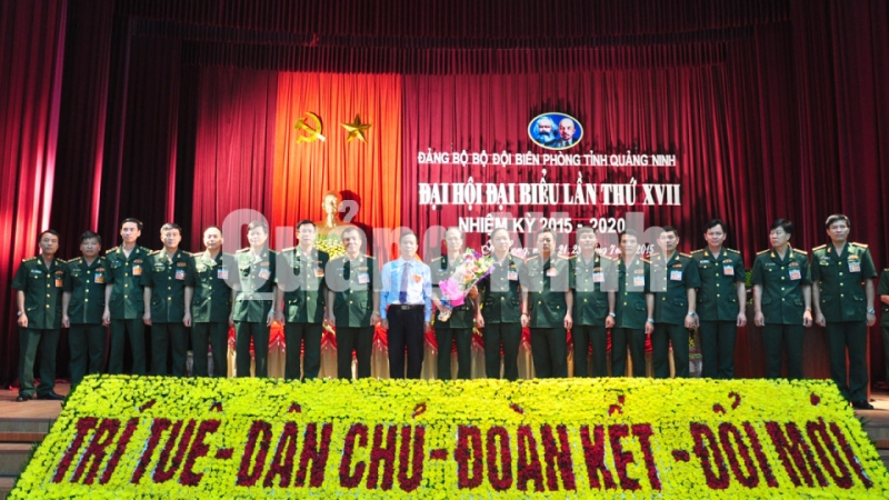 <p> Ban Chấp hành Đảng bộ BĐBP tỉnh khóa XVII ra mắt Đại hội.</p>