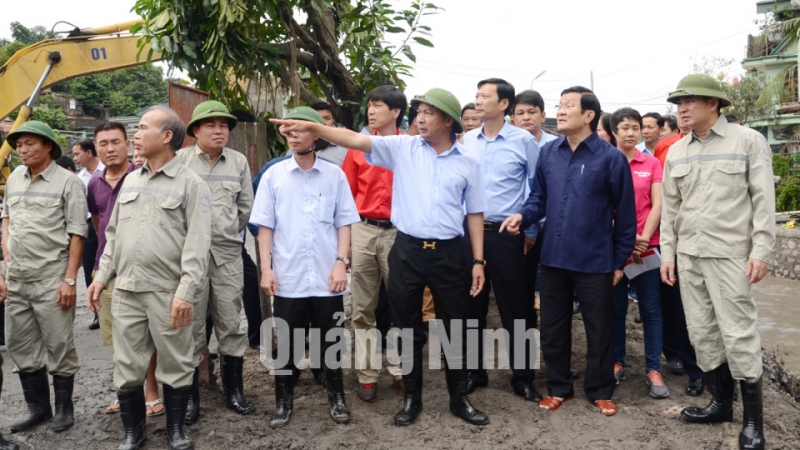 Chủ tịch nước Trương Tấn Sang nghe lãnh đạo Tập đoàn Công nghiệp Than và Khoáng sản báo cáo công tác xử lý sự cố mỏ Mông Dương