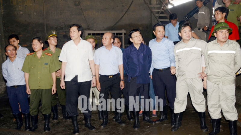 Chủ tịch nước Trương Tấn Sang chỉ đạo công tác khắc phục hậu quả sau lũ tại khai trường mỏ than Mông Dương (TP Cẩm Phả)