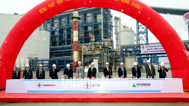 Sáng 16-1, tại phường Mông Dương (TP Cẩm Phả), Tổng Công ty Phát điện 3 (EVN GENCO 3) đã tổ chức Lễ mừng phát điện thương mại Nhà máy Nhiệt điện Mông Dương 1. Ảnh: Đỗ Phương