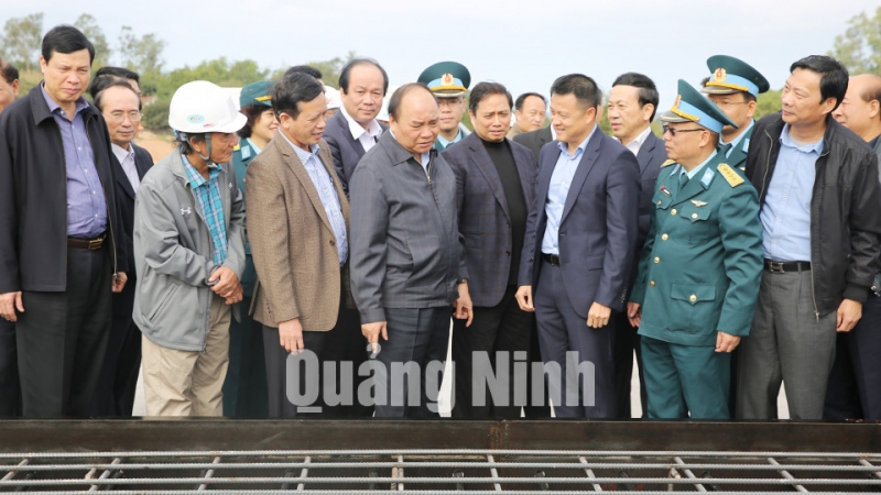 Thủ tướng Chính phủ Nguyễn Xuân Phúc thăm Cảng hàng không Quảng Ninh.