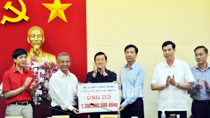 Tổng Liên đoàn Lao động Việt Nam đã ủng hộ 1,3 tỷ đồng để tỉnh Quảng Ninh khắc phục hậu quả mưa lũ