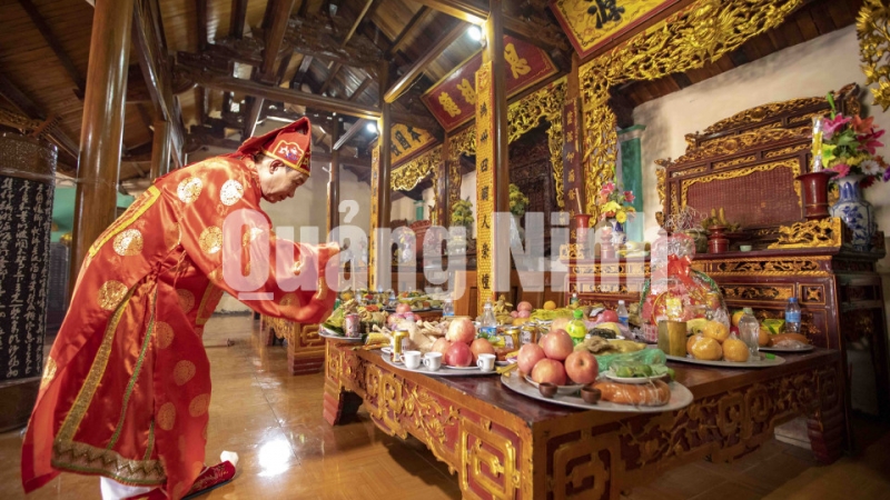 Dâng lễ tạ ơn tiên tổ tại nhà thờ họ (9-2-2019). Ảnh: Dương Phượng Đại