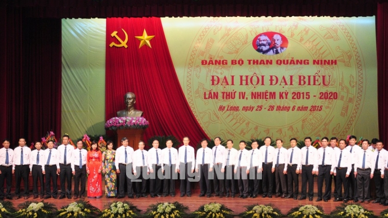 BCH Đảng bộ Than Quảng Ninh khóa IV ra mắt đại hội.