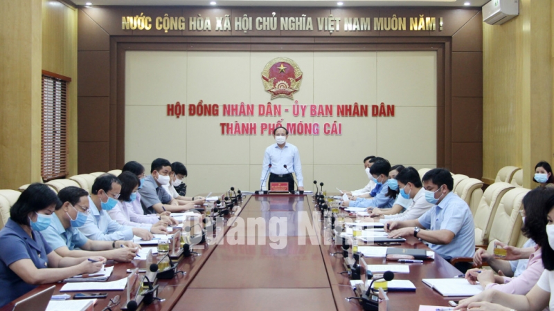 Bí thư Tỉnh ủy Nguyễn Xuân Ký kết luận buổi làm việc với TP Móng Cái (5-2021). Ảnh: Thu Chung
